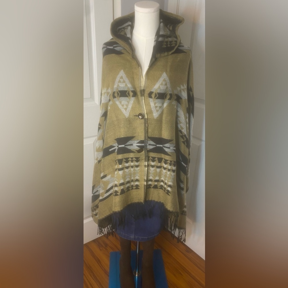 Geometric Pattern Hooded Poncho - Picture 2 of 3